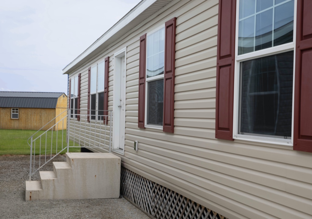 Laminate siding on the exterior of a manufactured home